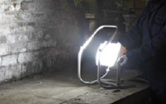 Oświetlenie miejsca pracy elektryka